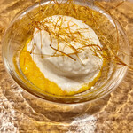 f - デザートは沼山大根のジェラート黒みかんソース