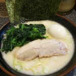 鶴見家 - 特製味玉ラーメン・塩、ほうれん草増し