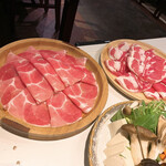 横浜中華街 薬膳火鍋 大草原 - 