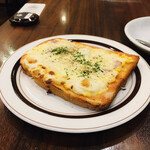 星乃珈琲店 - ハムチーズトーストこんがり焼かれて美味しそうです