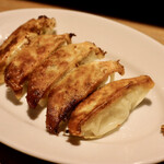 餃子とスパークリング バブルス - 焼き餃子