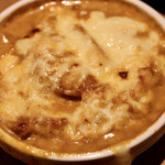 餃子とスパークリング バブルス - カレーグラタン餃子