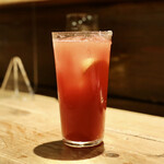 餃子とスパークリング バブルス - クセになるトマトサワー