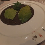 アルカナイズ - お皿の下には本物の葉っぱと土が！？