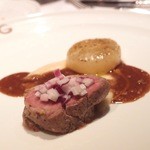 リストランテ G - 岩手産岩中豚フィレ肉のロースト　大根の含め煮と赤蕪、ナッツのソースで
