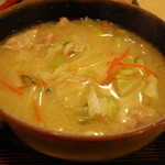 味処・民宿 まつや - ぶた汁　は、具沢山＆大鉢