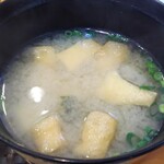 玄海鮨 - 今日は 揚げさんの味噌汁（大好きです）