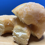 コーヒーとおやつの店 アンドモア - 大好きな「シュガードーナツ」の厚みが凄いっ！！