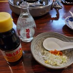 丸千葉 - 味ぽんと薬味。