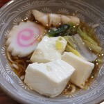 丸千葉 - とうふ、塩たら、白菜、ナルト。