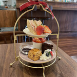 エードットカフェ - リボン付き！カワイイのです！しかもどれも美味しくて満足です。ドリンク付きで1480円でした。大きく見えるけど小さいのでペロリと食べられるし、とても良かった！