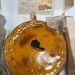 パスティチュリア・デリチュース 大阪店 - チーズケーキホール（小）。