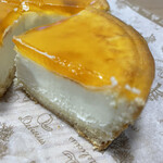 168524244 - チーズケーキカット。
