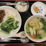 Ari San - 魯肉飯と自家製ワンタンスープセット