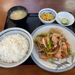 楽亭 - 豚ニンニクの芽定食