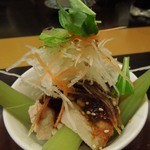 中華酒膳 幸龍 - （2012/12月-3）この日のお通しは、豚しゃぶに食べるラー油と中国味噌っぽいタレがかかったもの