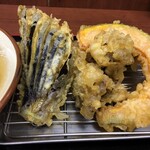 讃岐うどん いわい - 天ぷら ナス、舞茸、かぼちゃ、ちくわ