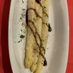 トラットリア デニーロ - ホワイトアスパラとパルメザンチーズ焼き