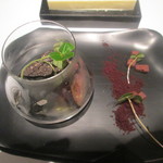 フロリレージュ - フォアグラと黒トリュフ、牛コンソメのスープで香りを立てて