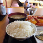 魚ばぁさんの食堂 おくどさん - ご飯 小 100円（税抜）
これでもこんもり⤴⤴