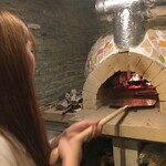 Taverna Pecorino - ご自分で焼くpizza窯体験もやってます