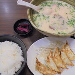 浜松餃子 石松 - 料理写真:ラーメンと餃子のセット