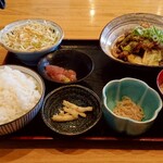 雑草庵　安芸 - スタミナ牛定食￥880