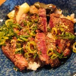 からしげ - ステーキ丼　中身