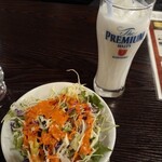 アジア料理 ラマ - セットのサラダとドリンク