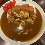 Moutain curry - 福神漬けを多めにトッピングするのが私流