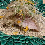 はらまさ - 金目鯛のしゃぶしゃぶ 濃いめのつけ汁につけていただきます。厚切りの金目鯛！とても美味しい。