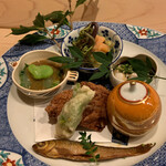 はらまさ - 八寸（天然フグのから揚げ、もろこの甘露煮、蕗の薹、のれそれ、赤貝とゼンマイなど） 白子がとろとろ。美味しい。天然フグのから揚げがアツアツで美味しい。 たくさんのキャビアとグリーンピースの飯い蒸しなど、とても豪華です。 そして手が込んでいます。やっぱり原さんすごい。