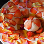 NEMOTO.LABO - イタリア産ブラータチーズと苺の一皿