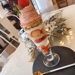 cafe ぱるふぇ - あまおう苺のモンブランパフェ