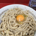 ラーメン二郎 - 卵、白身が立ってて良いね！