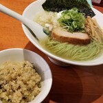 麺屋 六感堂 - しおグリーン麺＋しらすと野沢菜 炊込みご飯