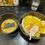 Menyanumata - 「濃厚鶏x鰹つけ麺」¥800と「味玉」¥100