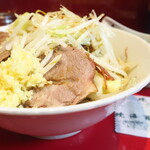 ラーメン二郎 - 汁なし半分＋ニンニク多め＋白ネギ