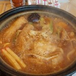 名古屋めん処 みやまつ - 着膳したての味噌煮込みうどん。グツグツと湯だっています。
