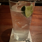 Bar 耳塚 - ジントニック。文句なしに美味しい。ライムの香りが最高
