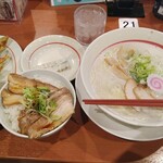 幸楽苑 - チョコレートらーめん(ホワイト)期間数量限定ロカボ麺大盛+Ｐ6個餃子チャーシュー丼プレミアムセット(ベジタブル餃子+ライス大盛)