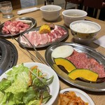 Yakiniku Sai En Juujuu Tei Ion Taun Shuu Nanku Meten - ランチ