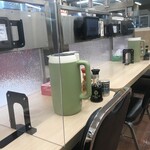 ぎょうざの満洲 - カウンター