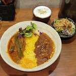 SPICY CURRY 魯珈 - 選べる２種カレー(モルディブフィッシュ・ポークカレー＆カカオリッチビーフカレー)、ぷちサラダ、ラッシー
