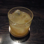 石の蔵 - 鳳凰美田もものカクテル（ロック、７００円）