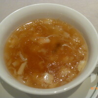 中国飯店 富麗華 - キヌガサ茸と海鮮とフカヒレのスープ