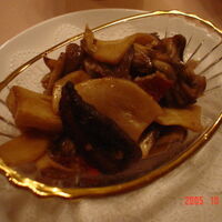 御膳房 六本木店 - 牛肝菌(キノコ)と宣威ハムの炒め