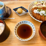 CAFE DE HIRAOKA - とんかつ卸しポン酢添え＝800円 税込
                        (茶碗蒸し ご飯 味噌汁 浅漬け)