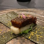 竜吟虎嘯 - 松阪牛ブリスケの赤ワイン煮込み、餅、焼海苔、カラスミ