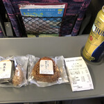 グランドキヨスク東京 - 料理写真:【ビールとおにぎり２種】飲み鉄タイム：旅情を誘う朝の一杯。旅の朝だけに許される、ささやかな背徳。